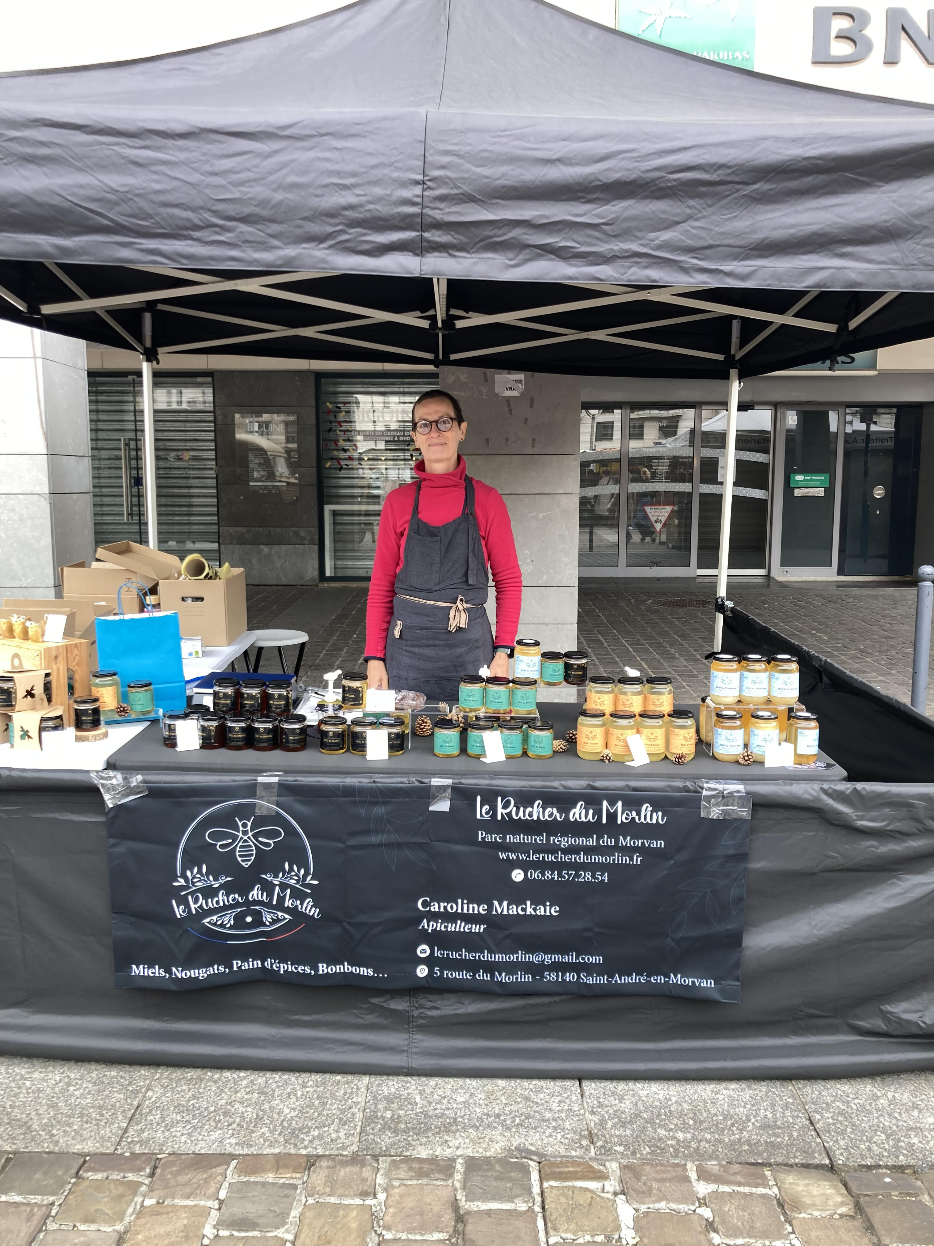 Stand du Rucher du Morlin sur un marché